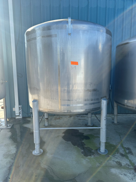 1,000 gallon stainless steel tank